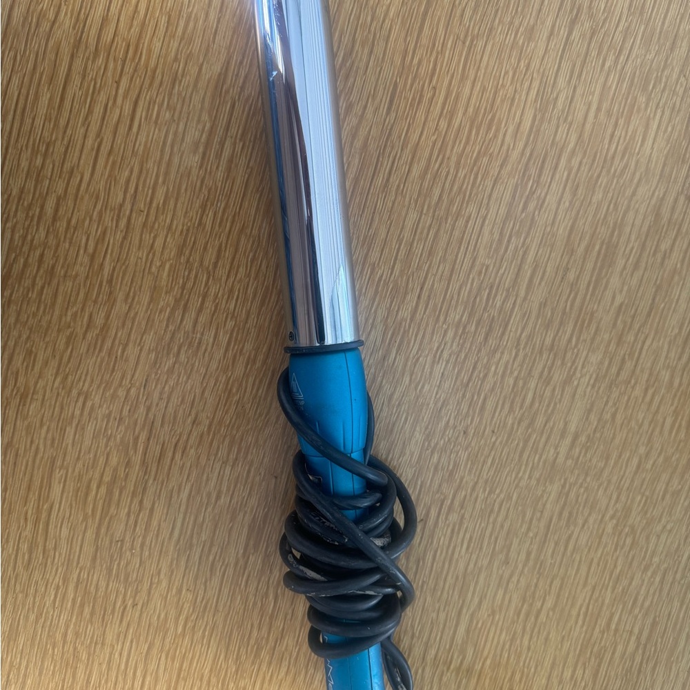 NuMe Blue Curling Wand